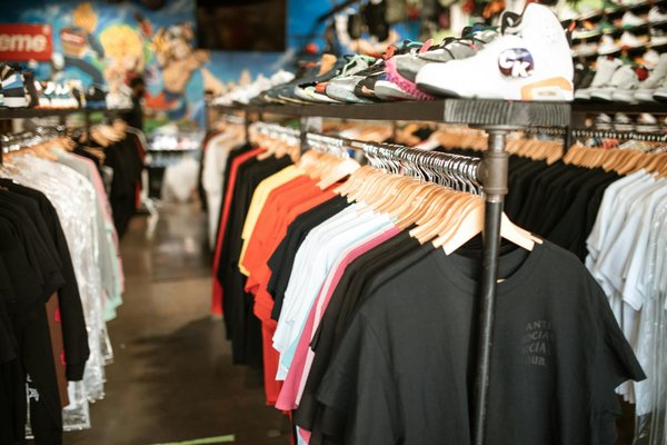 Tailleur mode femme : Guide des tendances, astuces et labels incontournables