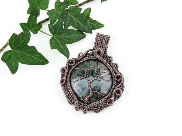 Que représente l'arbre de vie sur votre bijou ?