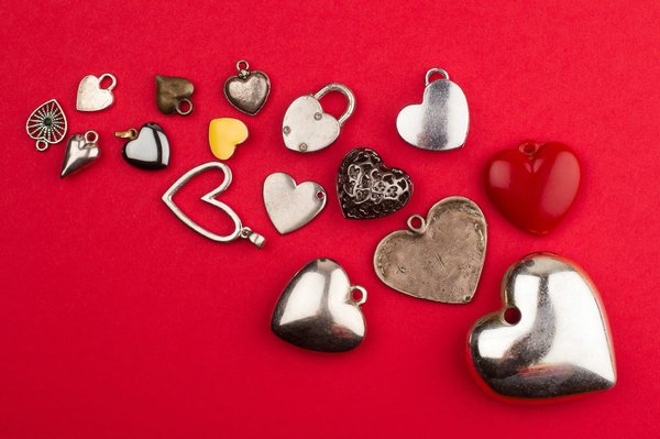 Bijoux romantiques : la magie des bagues cœur