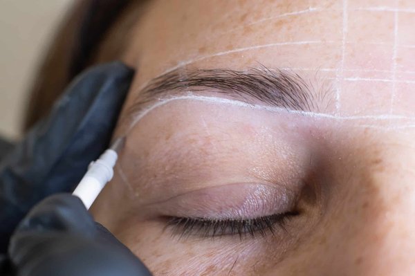Les critères à prendre en compte pour choisir un bon praticien de microblading à Paris