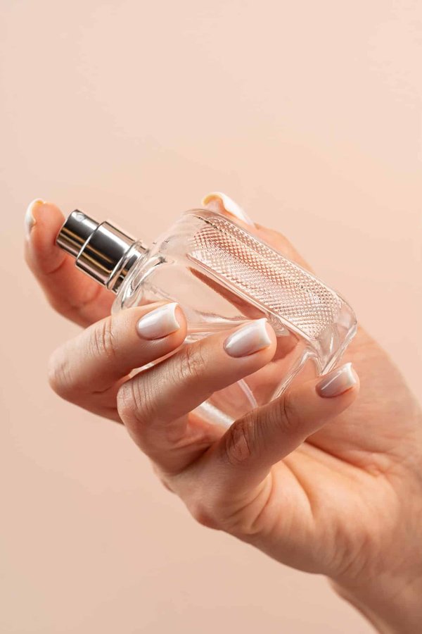 Quelles sont les caractéristiques et l'utilisation du parfum à la senteur oud ?