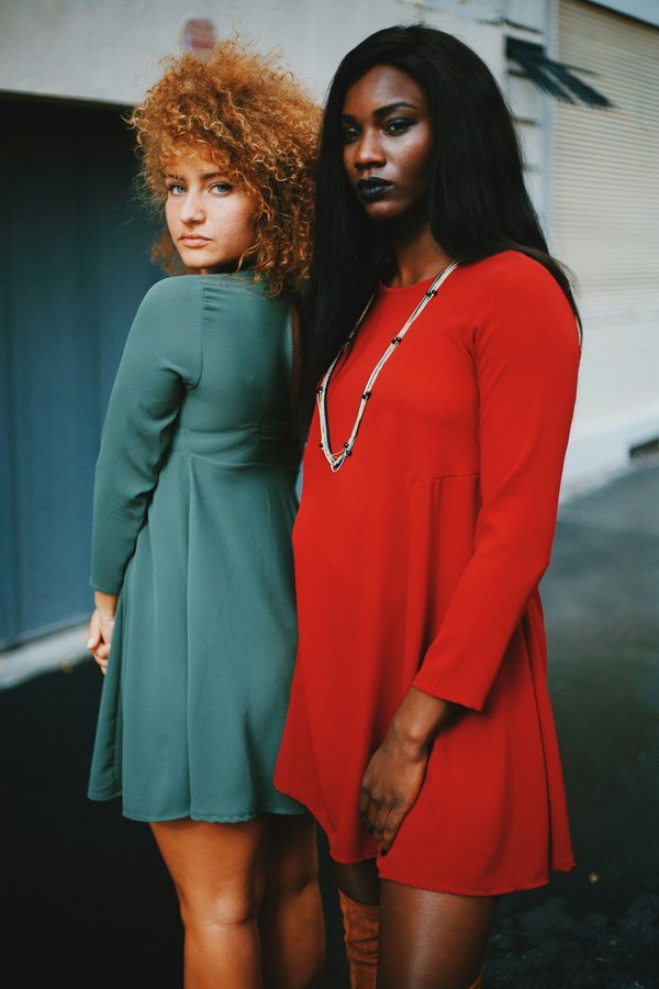 Explorez les tendances élégantes de la robe femme cette saison