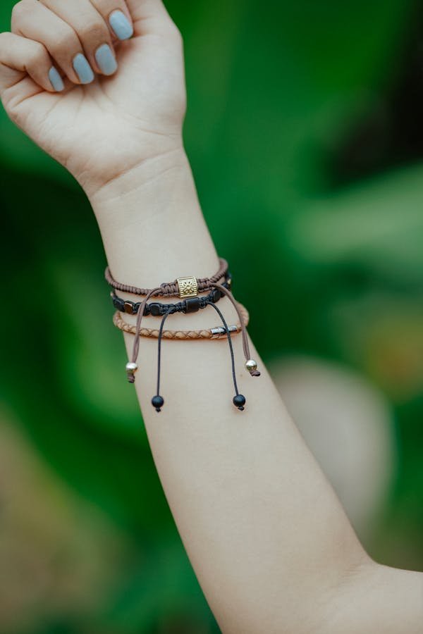 Explorez notre collection tendance de bracelets en cuir pour femme